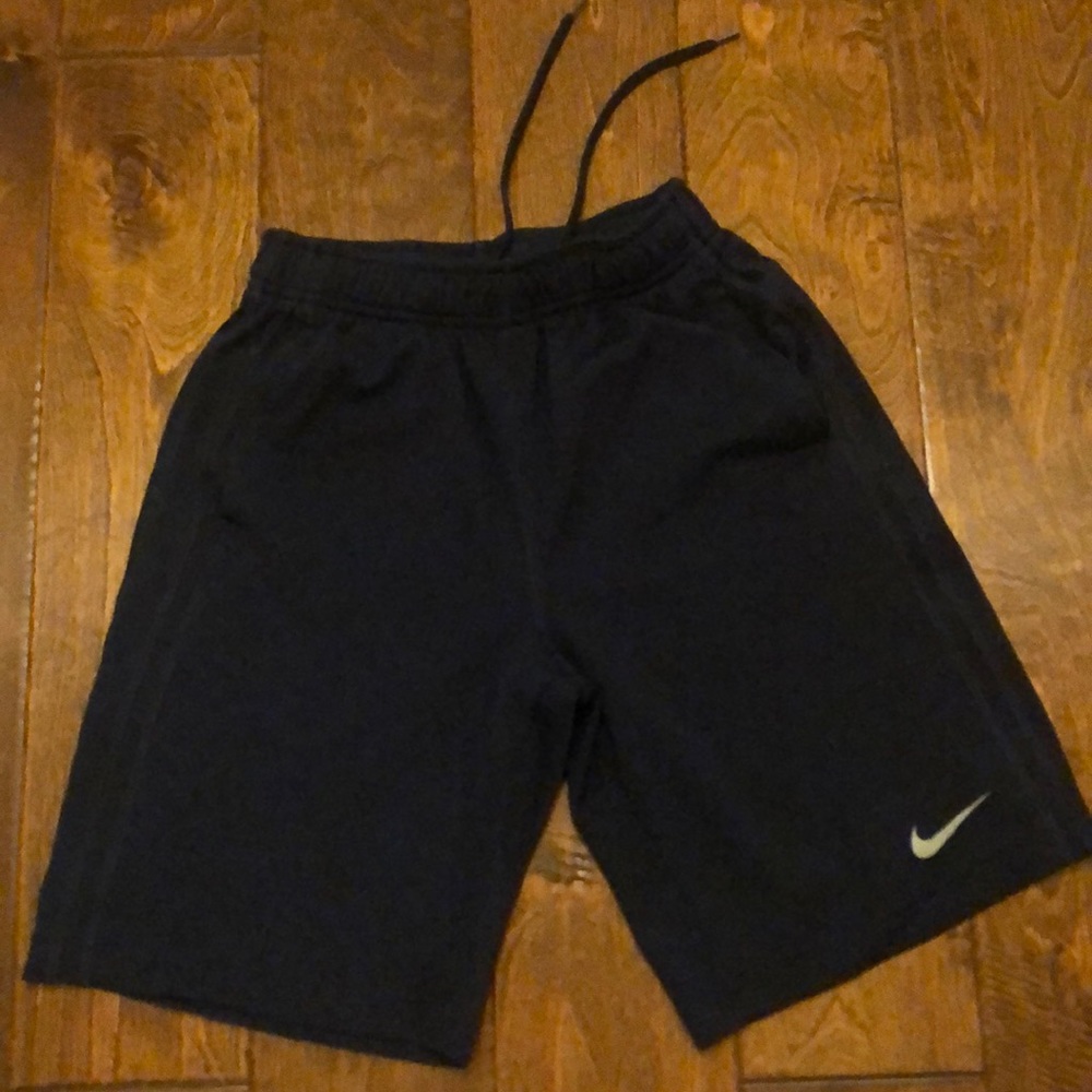 Boys medium navy blue nike shorts